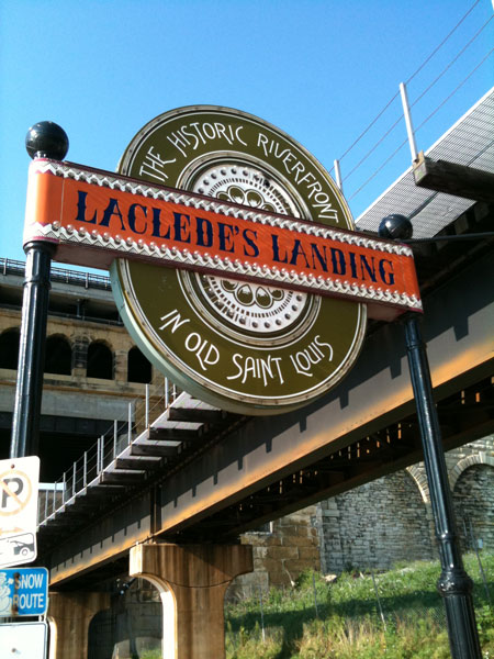 gal-01-lacledes-landing-sign